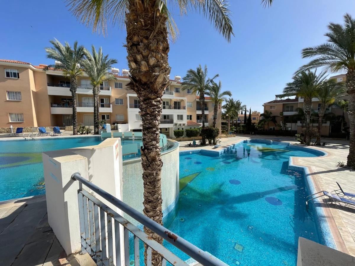 Iris Village Grand Apartment Paphos Ngoại thất bức ảnh