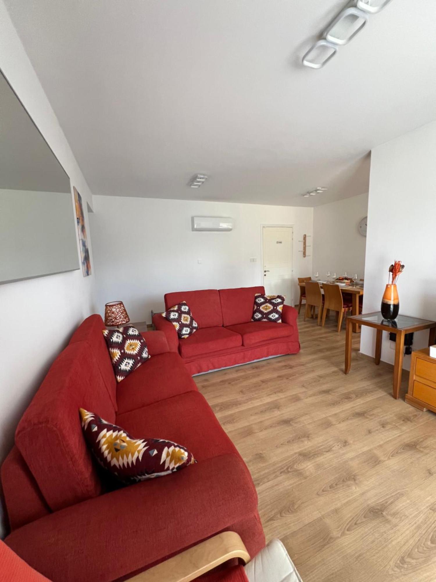 Iris Village Grand Apartment Paphos Ngoại thất bức ảnh