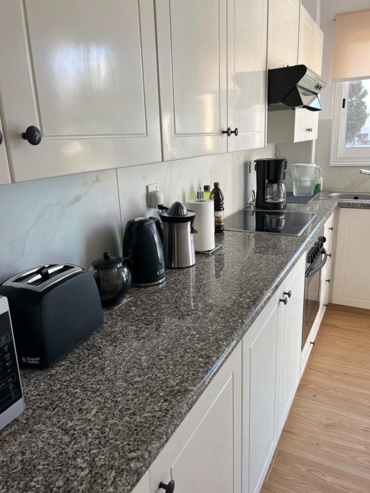 Iris Village Grand Apartment Paphos Ngoại thất bức ảnh