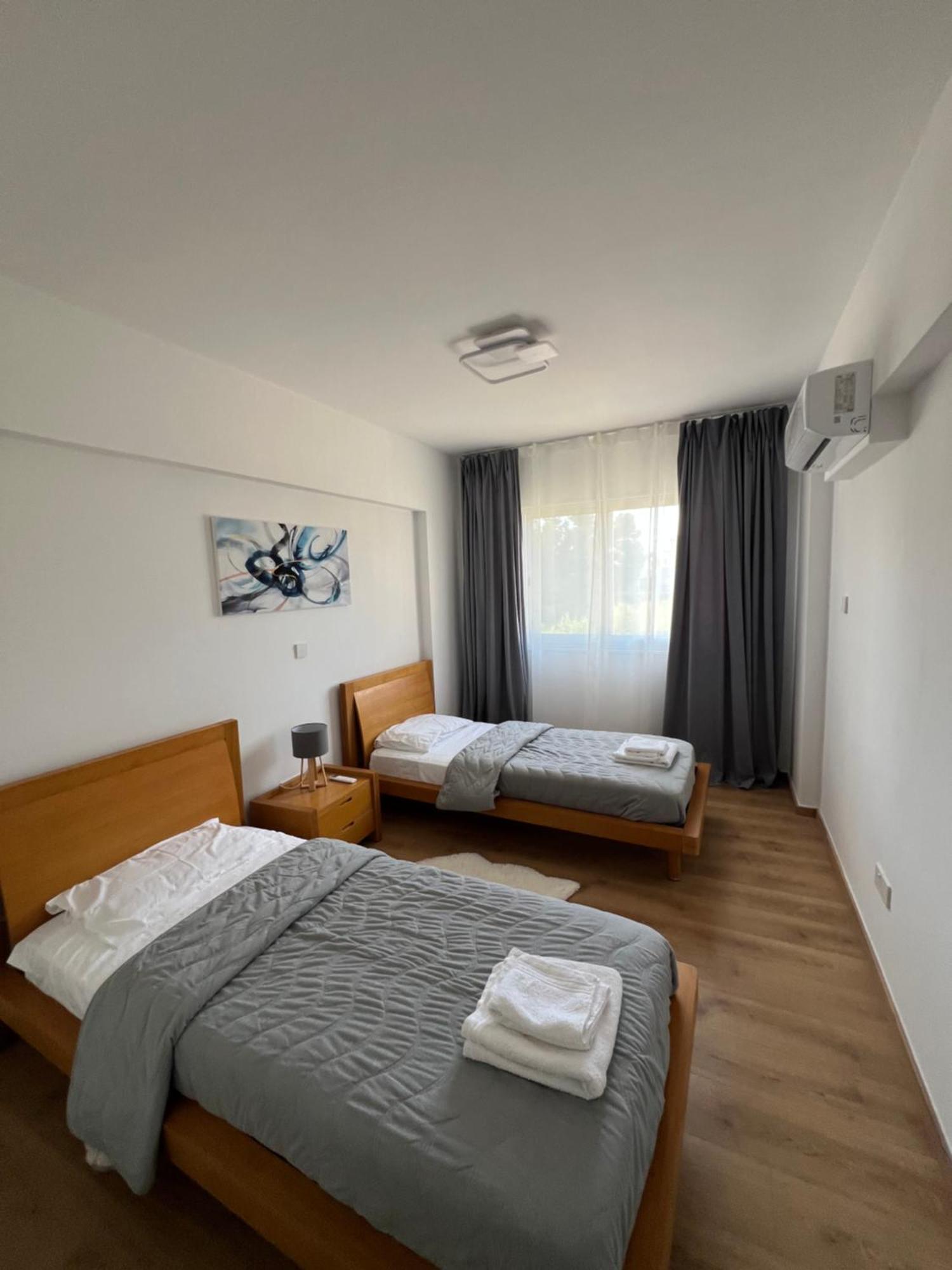 Iris Village Grand Apartment Paphos Ngoại thất bức ảnh