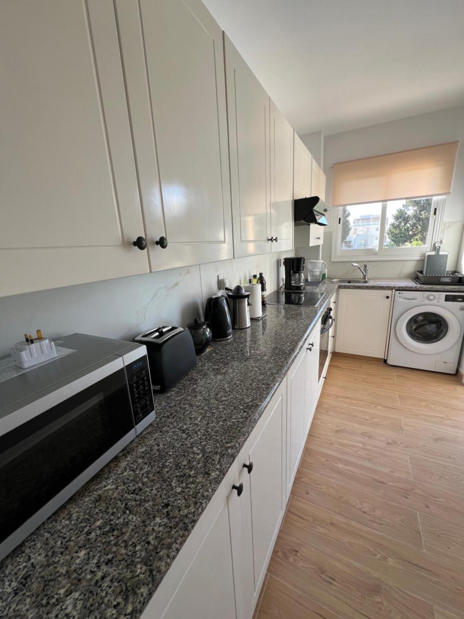 Iris Village Grand Apartment Paphos Ngoại thất bức ảnh