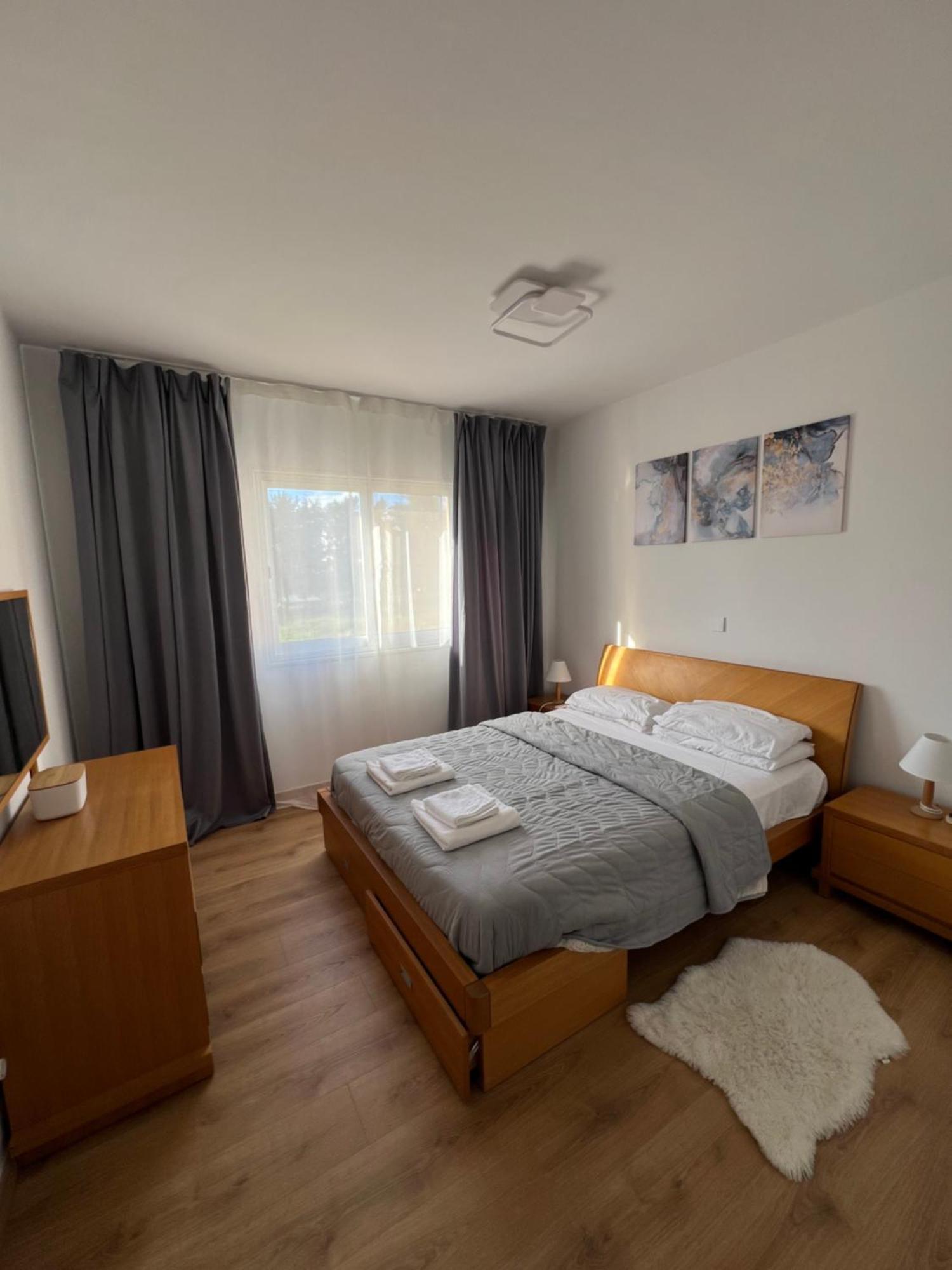 Iris Village Grand Apartment Paphos Ngoại thất bức ảnh