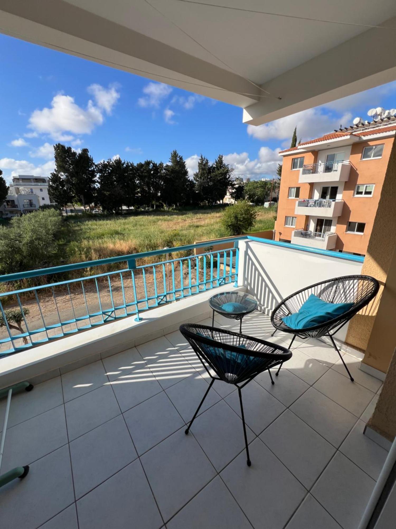 Iris Village Grand Apartment Paphos Ngoại thất bức ảnh